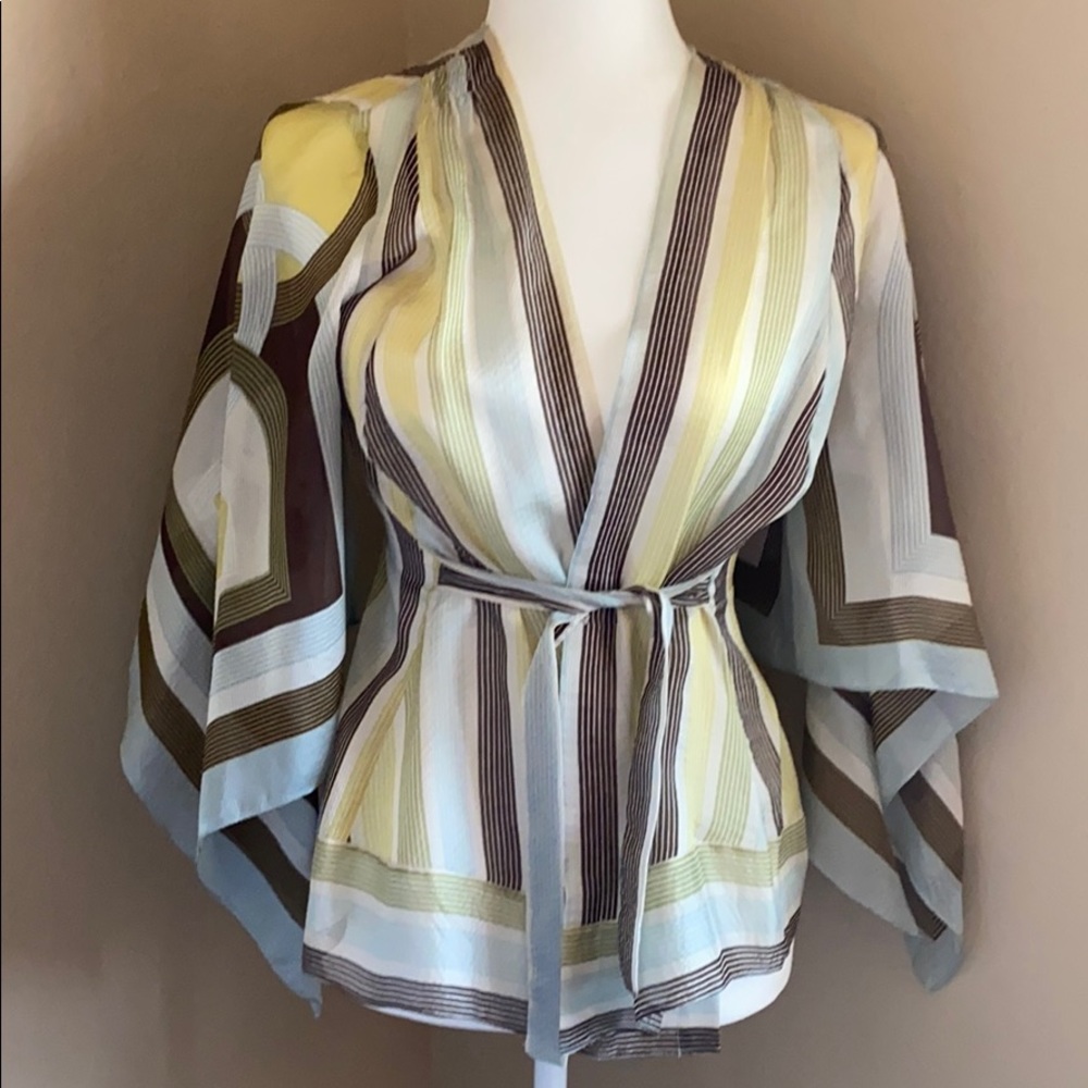 Scarf-like flowy top